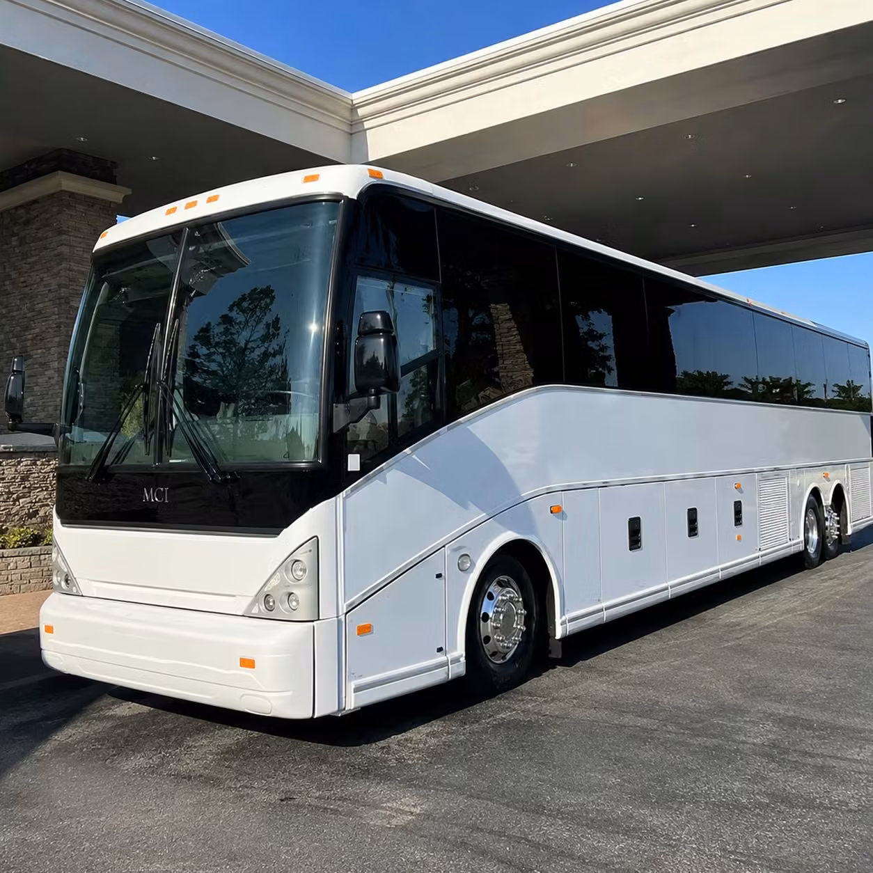 lakeland groups rely on charter buses for tampa international airport transfers
